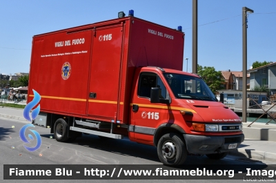  Iveco Daily III Serie
Vigili del Fuoco
Comando Provinciale di Rimini
Allestimento Sperotto
Nucleo NBCR
VF 22821
Parole chiave:  Iveco Daily_IIISerie VF22821 Bell_Italia_2021