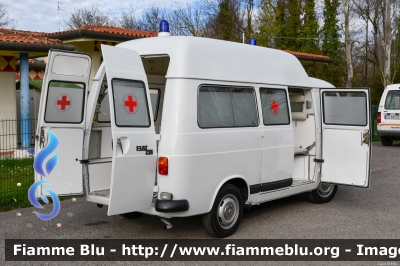 Fiat 238/E
Associazione Pubblica Assistenza Ferrarese - ODV
Allestimento Vision
Allestimento Savio
Parole chiave: Fiat 238/E AmbulanzA