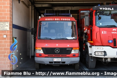 Mercedes-Benz Vario 814D
Vigili del Fuoco
Comando Provinciale di Rimini
AutoFurgone/Unità di Crisi Locale
Allestimento BAI
VF 23820
Parole chiave: Mercedes-Benz Vario_814D VF23820