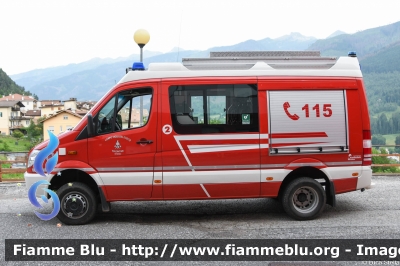 Mercedes Benz Sprinter III serie 4X4
Vigili del Fuoco
Unione Distrettuale di Fiemme
Corpo Volontario di Tesero (TN)
Allestimento Brandschutz - Rosenbauer
VF 5H5 TN
Parole chiave: Mercedes Benz Sprinter_IIIserie_4X4 VF5H5TN