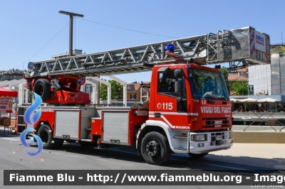 Iveco EuroFire 150E28 I serie
Vigili del Fuoco
Comando Provinciale di Rimini
AutoScala da 37 metri
Allestimento Magirus
VF 22538
Parole chiave: Iveco EuroFire_150E28_Iserie >VF22538 <Bell_Italia_2021