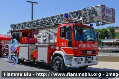 Iveco EuroFire 150E28 I serie
Vigili del Fuoco
Comando Provinciale di Rimini
AutoScala da 37 metri
Allestimento Magirus
VF 22538
Parole chiave: Iveco EuroFire_150E28_Iserie >VF22538 <Bell_Italia_2021