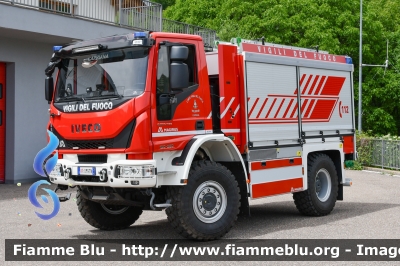 Iveco EuroCargo 150E320 4x4 IV serie
Vigili del Fuoco
Unione Distrettuale di Fiemme
Corpo Volontario di Capriana (TN)
Allestimento Magirus 
VF 0M9 TN
Parole chiave: Iveco EuroCargo_150E320_4x4_IVserie VF0M9TN