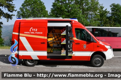 Mercedes-Benz Sprinter 4x4 IV serie
Vigili del Fuoco
Unione Distrettuale di Fiemme
Corpo Volontario di Cavalese (TN)
Allestimento Divitec 
VF 8V8 TN
Parole chiave: Mercedes-Benz Sprinter_4x4_IVserie VF8V8TN