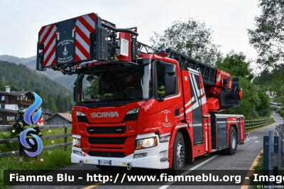 Scania P320
Vigili del Fuoco
Unione Distrettuale di Fassa
Assegnata al corpo di Pozza di Fassa (TN)
Allestimento Rosenbauer
VF 4W5 TN
Parole chiave: Scania P320 VF4W5TN