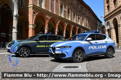 Alfa Romeo Tonale
Polizia di Stato
Squadra Volante
Allestimento FCA
POLIZIA M7982
Parole chiave: Alfa-Romeo Tonale POLIZIAM7982