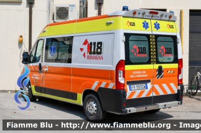 Fiat Ducato X290
118 Romagna Soccorso
Azienda USL della Romagna
Ambito Territoriale di Ravenna
Allestimento Orion
"RA 33"
Parole chiave: Fiat Ducato_X290 Ambulanza