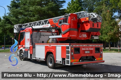 Iveco EuroCargo 160E32 IV serie
Vigili del Fuoco
Comando Provinciale Di Ravenna
AutoScala articolata M32L-AS da 32 Metri
Allestimento Magirus
VF 32933
Parole chiave: Iveco EuroCargo_160E32_IVserie VF32933