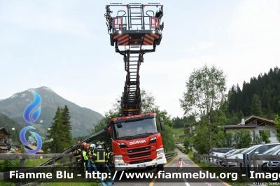 Scania P320
Vigili del Fuoco
Unione Distrettuale di Fassa
Assegnata al corpo di Pozza di Fassa (TN)
Allestimento Rosenbauer
VF 4W5 TN
Parole chiave: Scania P320 VF4W5TN