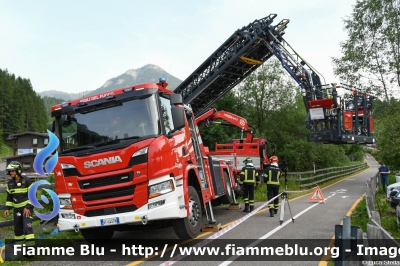 Scania P320
Vigili del Fuoco
Unione Distrettuale di Fassa
Assegnata al corpo di Pozza di Fassa (TN)
Allestimento Rosenbauer
VF 4W5 TN
Parole chiave: Scania P320 VF4W5TN