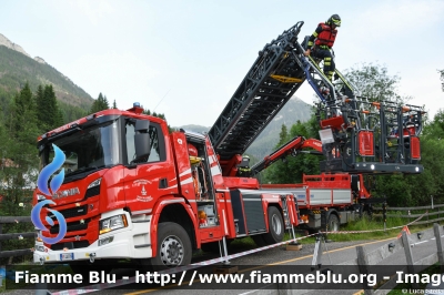 Scania P320
Vigili del Fuoco
Unione Distrettuale di Fassa
Assegnata al corpo di Pozza di Fassa (TN)
Allestimento Rosenbauer
VF 4W5 TN
Parole chiave: Scania P320 VF4W5TN