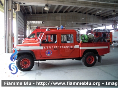 Land Rover Defender 130
Vigili del Fuoco
Comando Provinciale di Ferrara
Prima fornitura regione Emilia Romagna
VF 22090
Parole chiave: Land-Rover Defender_130 VF22090