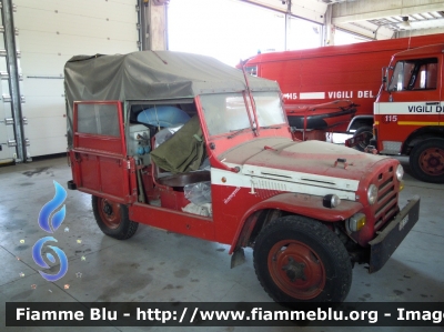 Fiat Campagnola I serie
Vigili del Fuoco
Comando Provinciale di Ferrara
Campagnola allestita fotoelettrica
in attesa di restauro
VF 8545
Parole chiave: Fiat Campagnola_Iserie VF8545