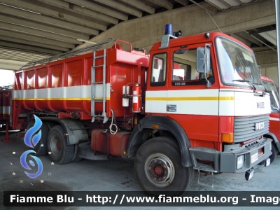 Iveco 330-26
Vigili del Fuoco
Comando Provinciale di Ferrara
VF 17299
Parole chiave: Iveco 330-26 VF17299