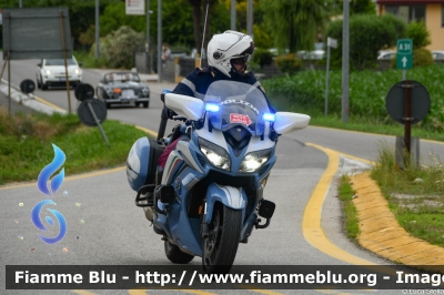 Yamaha FJR 1300 II serie
Yamaha FJR 1300 II serie
Polizia di Stato
Polizia Stradale
Allestimento Elevox
POLIZIA G3101
In scorta alla Mille Miglia 2023
Parole chiave: Yamaha FJR_1300_IIserie POLIZIAG3101  1000_Miglia_2023