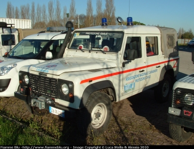 Land Rover Defender 110
Associazione Nazionale Carabinieri
Protezione Civile Sezione di Ferrara
Parole chiave: Land-Rover Defender_110