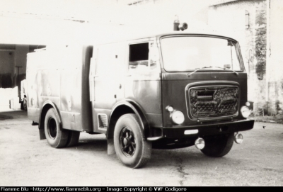 OM 150
Vigili del Fuoco
Comando Provinciale di Ferrara
Distaccamento Permanente di Codigoro (FE)
VF 10307
Si ringrazia il personale del distaccamento per la disponibilità a fornire il materiale fotografico
Parole chiave: OM 150 VF10307