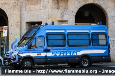 Iveco Daily IV serie
Polizia di Stato
Reparto Mobile
POLIZIA H7860
Parole chiave: Iveco Daily_IVserie POLIZIAH7860