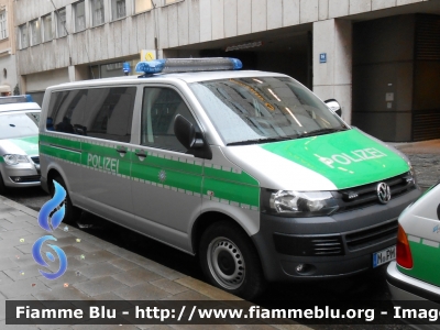 Volkswagen Transporter T5 Restyle
Bundesrepublik Deutschland - Germania
Landespolizei 
Bayern - München 
Polizia territoriale della Baviera
- Monaco -
Parole chiave: Volkswagen Transporter_T5_Restyle