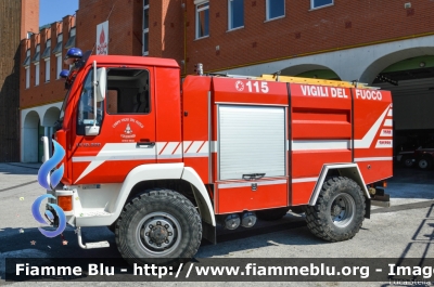 Man LE 10.220 4x4
Vigili del Fuoco
Distretto di Pergine Valsugana
Corpo Volontario di Levico Terme (TN)
AutoBottePompa
Allestimento Piemme
Modulo Sherpa 2500
VF Z64 TN
Parole chiave: Man LE_10.220_4x4 VFZ64TN