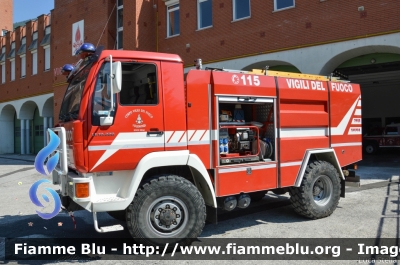 Man LE 10.220 4x4
Vigili del Fuoco
Distretto di Pergine Valsugana
Corpo Volontario di Levico Terme (TN)
AutoBottePompa
Allestimento Piemme
Modulo Sherpa 2500
VF Z64 TN
Parole chiave: Man LE_10.220_4x4 VFZ64TN