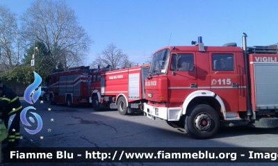 Iveco 180-24
Vigili del Fuoco
Comando Provinciale di Modena
Distaccamento di Finale Emilia (MO)
AutoPompaSerbatoio allestimento Baribbi
VF 15586
Parole chiave: Iveco 180-24 VF15586 Santa_Barbara_2017