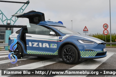 Tesla Model X
Polizia di Stato
Polizia Stradale
in servizio sulla rete CAV
Allestimento All.V.In.
POLIZIA M9359
Parole chiave: Tesla Model_X  POLIZIAM9359 