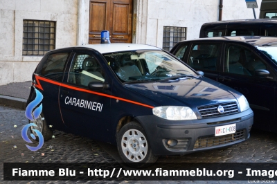 Fiat Punto III serie
Carabinieri
Polizia Militare presso Aeronautica Militare
Nucleo Cinofili
AM CI 008
Parole chiave: Fiat Punto_III serie AMCI008 Festa_della_Repubblica_2015