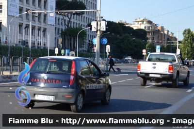 Fiat Punto III serie
Carabinieri
Polizia Militare presso Aeronautica Militare
AM CI 062
Parole chiave: Fiat Punto_IIIserie AMCI062 Festa_della_Repubblica_2015