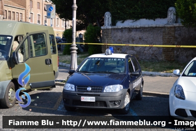 Fiat Punto III serie
Carabinieri
Polizia Militare presso Aeronautica Militare
AM CI 088
Parole chiave: Fiat Punto_IIIserie AMCI088 Festa_della_Repubblica_2015