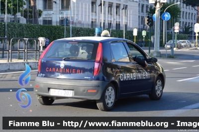 Fiat Punto III serie
Carabinieri
Polizia Militare presso Aeronautica Militare
AM CI 207
Parole chiave: Fiat Punto_IIIserie AMCI207 Festa_della_Repubblica_2015