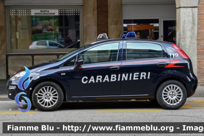 Fiat Punto VI serie
Carabinieri
Polizia Militare presso
Aeronautica Militare
C.O.F.A.
Poggio Renatico (FE)
AM CR 378
Parole chiave: Fiat Punto_VIserie AMCR378