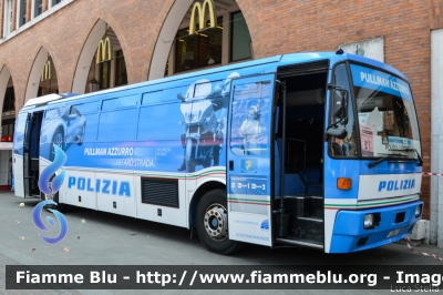 Iveco 370S
Polizia di Stato
Polizia Stradale
"Pullman Azzurro"
POLIZIA B2408
Scorta al Giro d'Italia 2018
Parole chiave: Iveco 370S POLIZIAB2408 Giro_D_Italia_2018