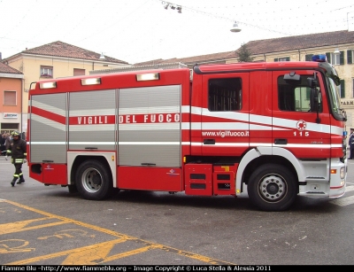 Mercedes-Benz Actros 1841 II serie
Vigili del Fuoco
Comando Provinciale di Ferrara
Distaccamento Permanente di Codigoro (FE)
AutoPompaSerbatoio allestimento Bai
VF 23351
Parole chiave: Mercedes-Benz Actros_1841_IIserie VF23351