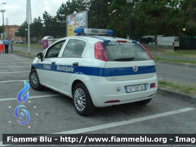 Fiat Grande Punto
Polizia Municipale
Corpo unico di Polizia Municipale Argenta-Portomaggiore-Voghiera-Masi Torello (FE)
Distaccamento di Portomaggiore
Allestimento Focaccia
POLIZIA LOCALE YA533AE
Parole chiave: Fiat Grande_Punto PoliziaLocaleYA533AE