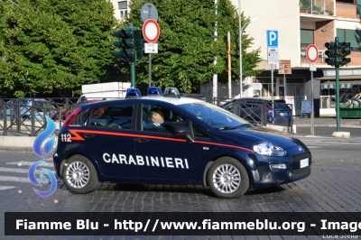 Fiat Punto VI serie
Carabinieri
CC DI 785
Parole chiave: Fiat Punto_VIserie CCDI785 Festa_della_Repubblica_2015