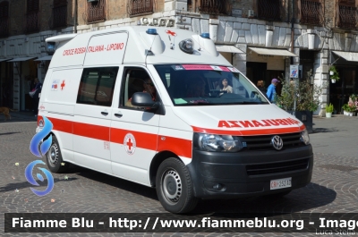 Volkswagen Transporter T5 Restyle
Croce Rossa Italiana
Comitato Locale di Lipomo (CO)
Allestita Orion
CRI 252 AD
In scorta al Giro d'Italia 2018
Parole chiave: Volkswagen Transporter_T5Restyle CRI252AD Ambulanza Giro_D_Italia_2018