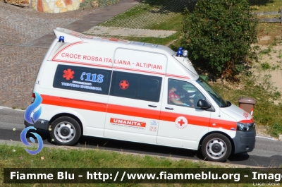 Volkswagen Transporter T5 restyle
Croce Rossa Italiana
Comitato Locale Altipiani (TN)
Sede di Folgaria
Ambulanza Allestimento Aricar
CRI 906 AC
Parole chiave: Volkswagen Transporter_T5_restyle CRI906AC Ambulanza