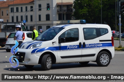 Fiat Qubo
Polizia Municipale Ferrara
Auto 37
Parole chiave: Fiat Qubo Giro_D_Italia_2018