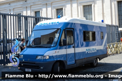 Fiat Ducato II Serie
Polizia di Stato 
Ufficio Mobile 
POLIZIA D2416
Parole chiave: Fiat Ducato_IISerie POLIZIAD2416 Festa_della_Repubblica_2015