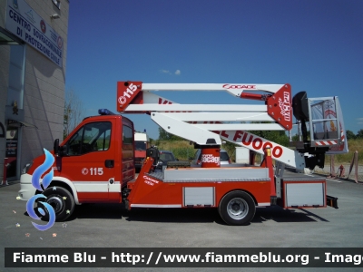 Iveco 70C17 Daily V serie
Vigili del Fuoco
Comando Provinciale di Ferrara
Distaccamento Volontario di Bondeno
Piattaforma aerea da 24 m allestimento Iveco-Magirus - Socage

Si ringrazia tutto il personale per la collaborazione e la cortesia dimostrata
Parole chiave: Iveco Daily_70C17_Vserie