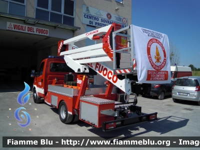 Iveco 70C17 Daily V serie
Vigili del Fuoco
Comando Provinciale di Ferrara
Distaccamento Volontario di Bondeno
Piattaforma aerea da 24 m allestimento Iveco-Magirus - Socage

Si ringrazia tutto il personale per la collaborazione e la cortesia dimostrata
Parole chiave: Iveco Daily_70C17_Vserie