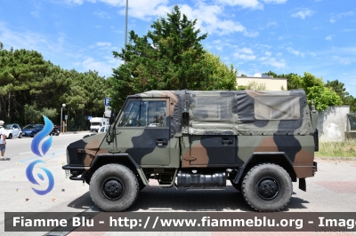 Iveco VM90
Esercito Italiano
Servizio Telecomunicazioni
Stazione radio HF
EI DA 204
Parole chiave: Iveco VM90 EIDA204 Air_Show_2018