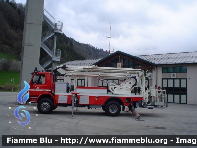 Scania P92H
Vigili del Fuoco
Unione Distrettuale di Primiero
Corpo Volontario del Consorzio del Primiero (TN)
Allestimento Bizzocchi
VF B03 TN
Foto VVF Primiero
Parole chiave: Scania P92H VFB03TN