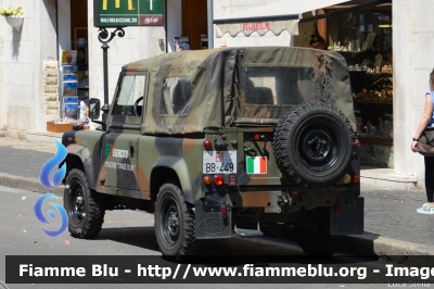 Land Rover Defender 90
Esercito Italiano
Operazione Strade Sicure
EI BB 449
Parole chiave: Land-Rover Defender_90 EIBB449 Festa_della_Repubblica_2015