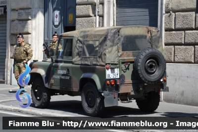 Land Rover Defender 90
Esercito Italiano
Operazione Strade Sicure
EI BL 251
Parole chiave: Land-Rover Defender_90 EIBL251 Festa_della_Repubblica_2015