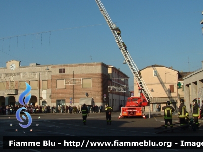 Befana dei Vigili del Fuoco 2006
Vigili del Fuoco
Comando Provinciale di Ferrara
Distaccamento Permanente di Codigoro
Parole chiave: Befana_dei_Vigili_del_Fuoco_2006