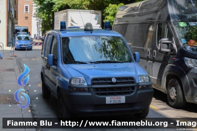 Fiat Doblò I Serie
Polizia di Stato
Unita' Cinofile
POLIZIA F3606
Parole chiave: Fiat Doblò_ISerie POLIZIAF3606 Giro_D_Italia_2018