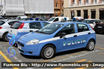 Fiat Grande Punto
Polizia di Stato
POLIZIA F7029
Parole chiave: Fiat Grande_Punto POLIZIAF7029 Festa_della_Polizia_2023