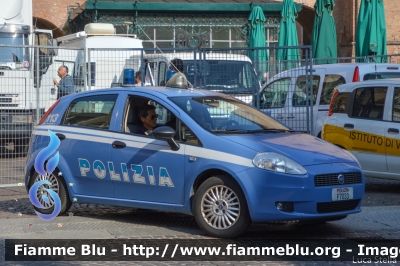 Fiat Grande Punto
Polizia di Stato
POLIZIA F7033
Parole chiave: Fiat Grande_Punto POLIZIAF7033 Giro_d-Italia-2018